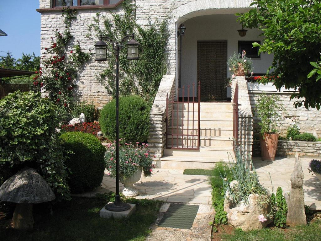 Apartmani Villa Otilija Пореч Экстерьер фото