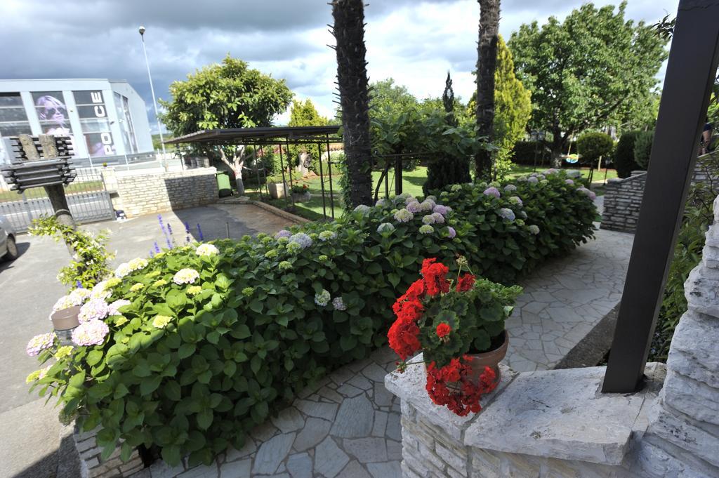 Apartmani Villa Otilija Пореч Экстерьер фото